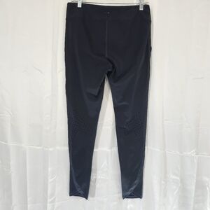 Under Armour Size Medium Black Fitted Leggings